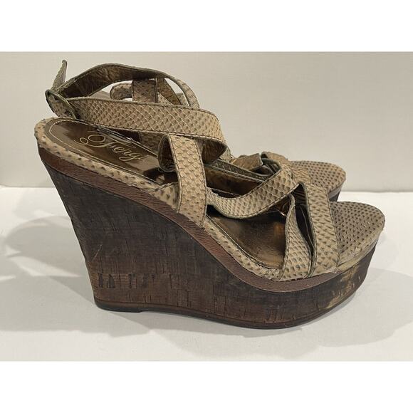 Fergie Womens Gladiator Strappy RUSHER Platform Dark Beige Tones size 10 - Picture 3 of 10